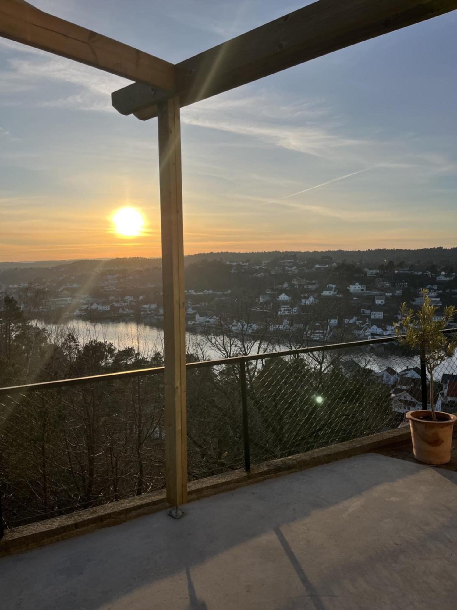 Apartment With Amazing Views - Free Parking アーレンダール エクステリア 写真